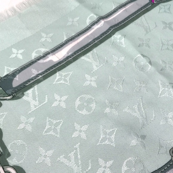 LOUIS VUITTON Blue Monogram Scarf - Picture 4 of 13